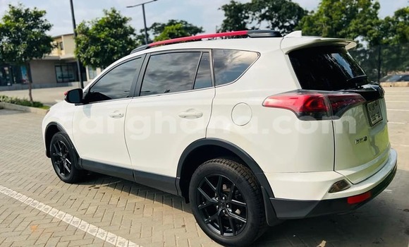 Sayi Na hannu Toyota RAV4 White Mota in Accra a Greater Accra Sayi Na hannu Toyota RAV4 White Mota in Accra a Greater Accra