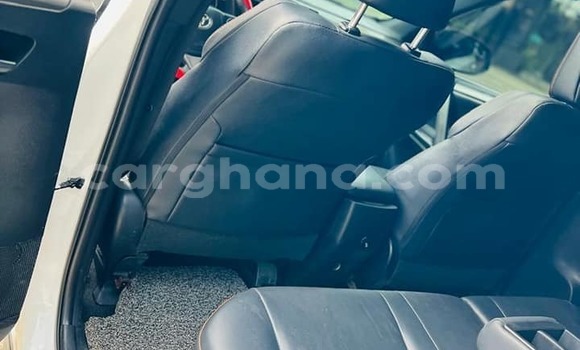 Sayi Na hannu Toyota RAV4 White Mota in Accra a Greater Accra Sayi Na hannu Toyota RAV4 White Mota in Accra a Greater Accra