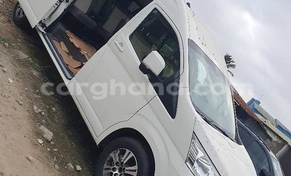Ra Àlòkù Toyota Hiace funfun Ọkọ̀ in Accra ni Greater Accra Ra Àlòkù Toyota Hiace funfun Ọkọ̀ in Accra ni Greater Accra