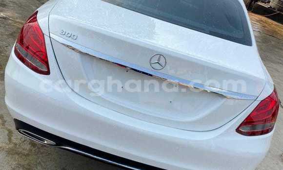 Ra Àlòkù Mercedes‒Benz C–Class funfun Ọkọ̀ in Accra ni Greater Accra Ra Àlòkù Mercedes‒Benz C–Class funfun Ọkọ̀ in Accra ni Greater Accra