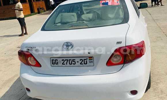 Ra Àlòkù Toyota Corolla funfun Ọkọ̀ in Accra ni Greater Accra