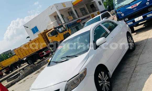 Ra Àlòkù Toyota Corolla funfun Ọkọ̀ in Accra ni Greater Accra Ra Àlòkù Toyota Corolla funfun Ọkọ̀ in Accra ni Greater Accra
