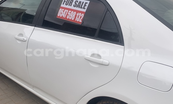 Sayi Na hannu Toyota Corolla White Mota in Accra a Greater Accra