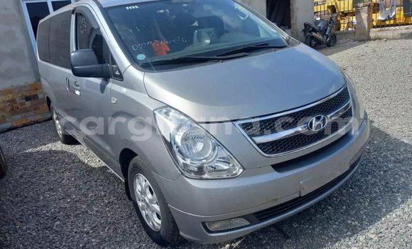 Buy Used Hyundai Starex (H-1) Silver Car in Tema in Greater Accra Buy Used Hyundai Starex (H-1) Silver Car in Tema in Greater Accra