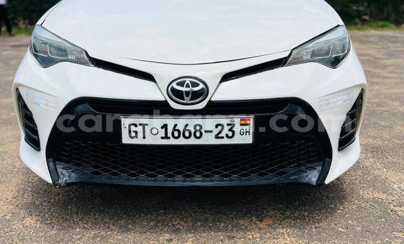 Ra Àlòkù Toyota Corolla funfun Ọkọ̀ in Accra ni Greater Accra