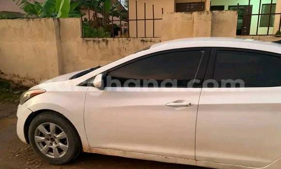 Ra Àlòkù Hyundai Elantra funfun Ọkọ̀ in Accra ni Greater Accra Ra Àlòkù Hyundai Elantra funfun Ọkọ̀ in Accra ni Greater Accra