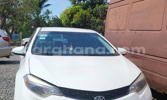 Ra Àlòkù Toyota Corolla funfun Ọkọ̀ in Accra ni Greater Accra Ra Àlòkù Toyota Corolla funfun Ọkọ̀ in Accra ni Greater Accra