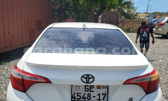 Ra Àlòkù Toyota Corolla funfun Ọkọ̀ in Accra ni Greater Accra Ra Àlòkù Toyota Corolla funfun Ọkọ̀ in Accra ni Greater Accra