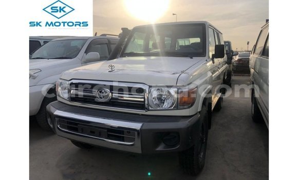 Sayi Imported Toyota Land Cruiser White Mota in Import - Dubai a Ashanti Sayi Imported Toyota Land Cruiser White Mota in Import - Dubai a Ashanti