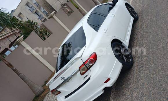 Ra Àlòkù Toyota Corolla funfun Ọkọ̀ in Accra ni Greater Accra Ra Àlòkù Toyota Corolla funfun Ọkọ̀ in Accra ni Greater Accra