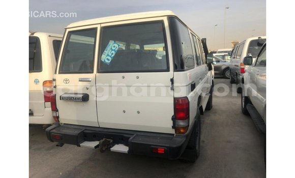 Sayi Imported Toyota Land Cruiser White Mota in Import - Dubai a Ashanti Sayi Imported Toyota Land Cruiser White Mota in Import - Dubai a Ashanti