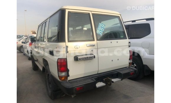 Sayi Imported Toyota Land Cruiser White Mota in Import - Dubai a Ashanti Sayi Imported Toyota Land Cruiser White Mota in Import - Dubai a Ashanti