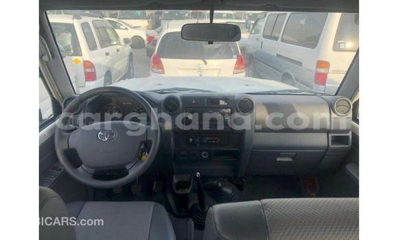Sayi Imported Toyota Land Cruiser White Mota in Import - Dubai a Ashanti Sayi Imported Toyota Land Cruiser White Mota in Import - Dubai a Ashanti