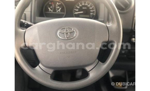 Sayi Imported Toyota Land Cruiser White Mota in Import - Dubai a Ashanti Sayi Imported Toyota Land Cruiser White Mota in Import - Dubai a Ashanti