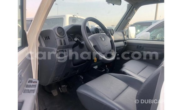 Sayi Imported Toyota Land Cruiser White Mota in Import - Dubai a Ashanti Sayi Imported Toyota Land Cruiser White Mota in Import - Dubai a Ashanti