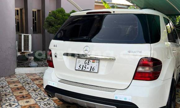 Ra Àlòkù Mercedes‒Benz M–Class funfun Ọkọ̀ in Aburi ni Oorun Ra Àlòkù Mercedes‒Benz M–Class funfun Ọkọ̀ in Aburi ni Oorun