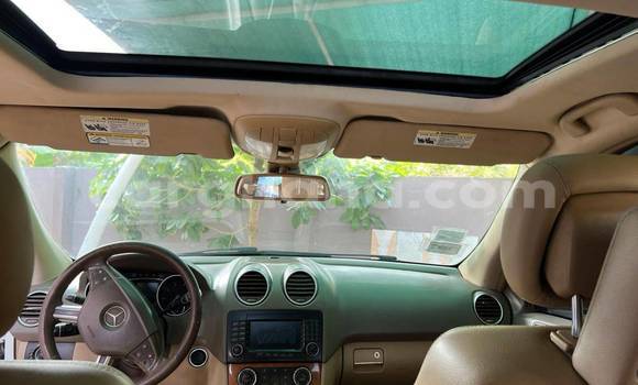 Ra Àlòkù Mercedes‒Benz M–Class funfun Ọkọ̀ in Aburi ni Oorun Ra Àlòkù Mercedes‒Benz M–Class funfun Ọkọ̀ in Aburi ni Oorun