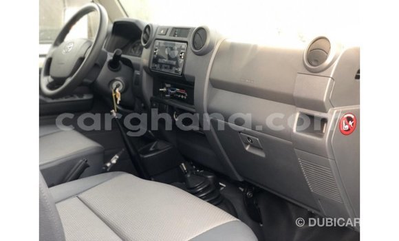 Sayi Imported Toyota Land Cruiser White Mota in Import - Dubai a Ashanti Sayi Imported Toyota Land Cruiser White Mota in Import - Dubai a Ashanti