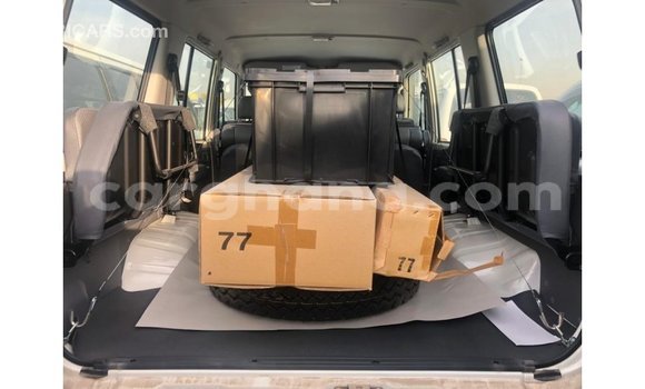 Sayi Imported Toyota Land Cruiser White Mota in Import - Dubai a Ashanti Sayi Imported Toyota Land Cruiser White Mota in Import - Dubai a Ashanti