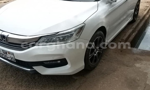 Sayi Na hannu Honda Accord White Mota in Accra a Greater Accra