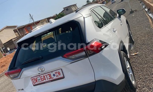 Buy Used Toyota RAV4 White Car in Accra in Greater Accra Buy Used Toyota RAV4 White Car in Accra in Greater Accra