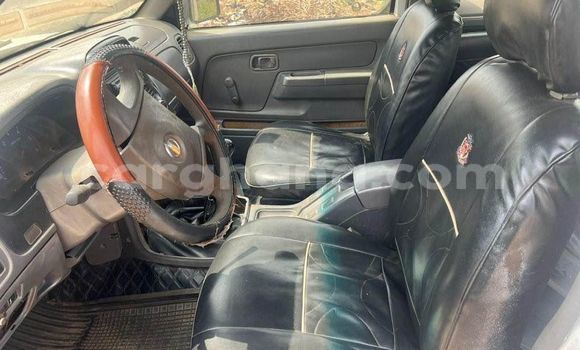 Sayi Na hannu Nissan Hardbody White Mota in Accra a Greater Accra Sayi Na hannu Nissan Hardbody White Mota in Accra a Greater Accra