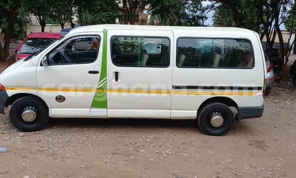 Sayi Na hannu Toyota FJ Cruiser White Mota in Accra a Greater Accra Sayi Na hannu Toyota FJ Cruiser White Mota in Accra a Greater Accra