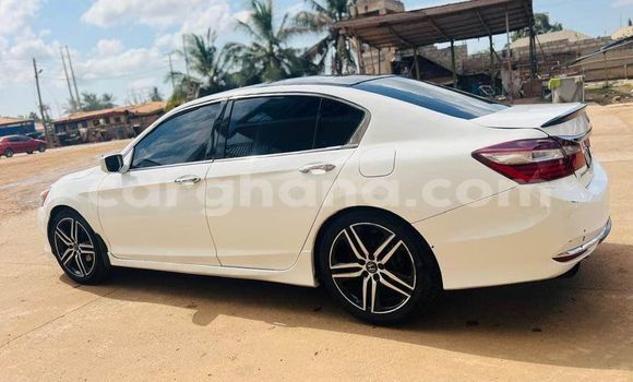 Sayi Na hannu Honda Accord White Mota in Accra a Greater Accra Sayi Na hannu Honda Accord White Mota in Accra a Greater Accra