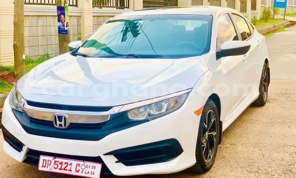 Sayi Na hannu Honda Civic White Mota in Accra a Greater Accra Sayi Na hannu Honda Civic White Mota in Accra a Greater Accra