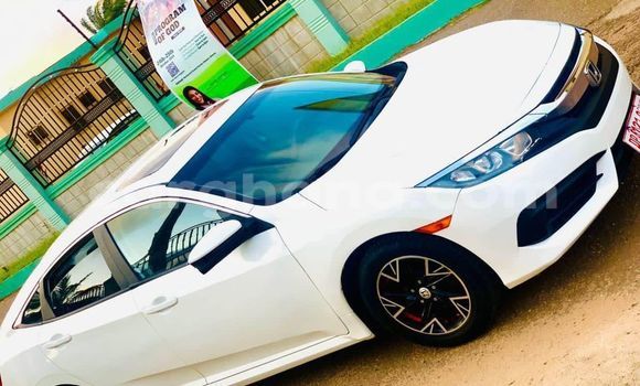 Sayi Na hannu Honda Civic White Mota in Accra a Greater Accra Sayi Na hannu Honda Civic White Mota in Accra a Greater Accra