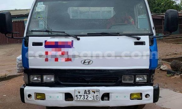 Buy Used Hyundai Marcia White Car in Accra in Greater Accra Buy Used Hyundai Marcia White Car in Accra in Greater Accra