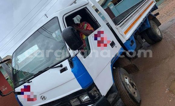 Sayi Na hannu Hyundai Marcia White Mota in Accra a Greater Accra Sayi Na hannu Hyundai Marcia White Mota in Accra a Greater Accra