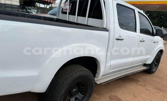 Sayi Na hannu Toyota Hilux White Mota in Accra a Greater Accra Sayi Na hannu Toyota Hilux White Mota in Accra a Greater Accra