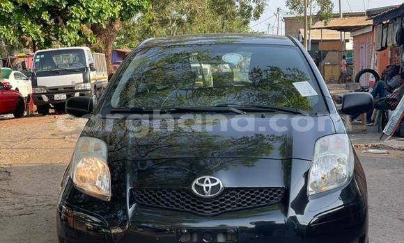 Sayi Na hannu Toyota Yaris Black Mota in Accra a Greater Accra