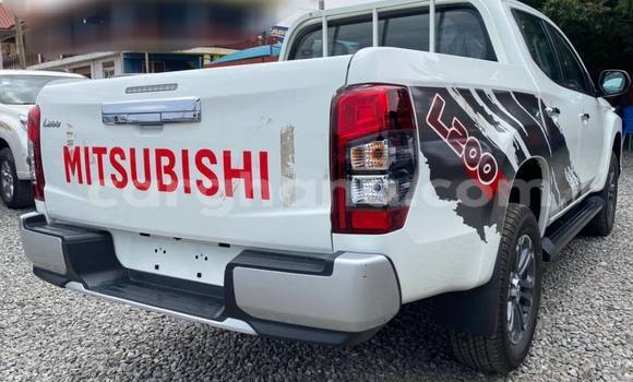 Buy Used Mitsubishi L200 White Car in Accra in Greater Accra Buy Used Mitsubishi L200 White Car in Accra in Greater Accra