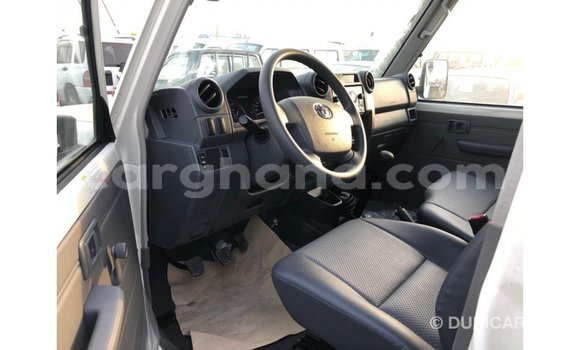 Ra Imported Toyota Land Cruiser funfun Ọkọ̀ in Import - Dubai ni Ashanti Ra Imported Toyota Land Cruiser funfun Ọkọ̀ in Import - Dubai ni Ashanti