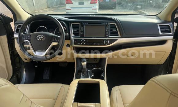 Buy Used Toyota Highlander Beige Car in Sekondi–Takoradi Metropolitan in Western Buy Used Toyota Highlander Beige Car in Sekondi–Takoradi Metropolitan in Western