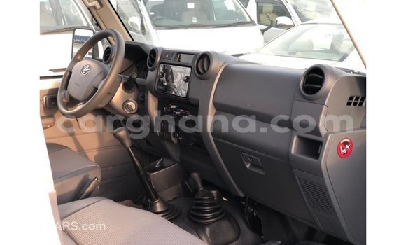 Buy Import Toyota Land Cruiser White Car in Import - Dubai in Ashanti Buy Import Toyota Land Cruiser White Car in Import - Dubai in Ashanti