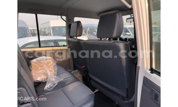 Buy Import Toyota Land Cruiser White Car in Import - Dubai in Ashanti Buy Import Toyota Land Cruiser White Car in Import - Dubai in Ashanti