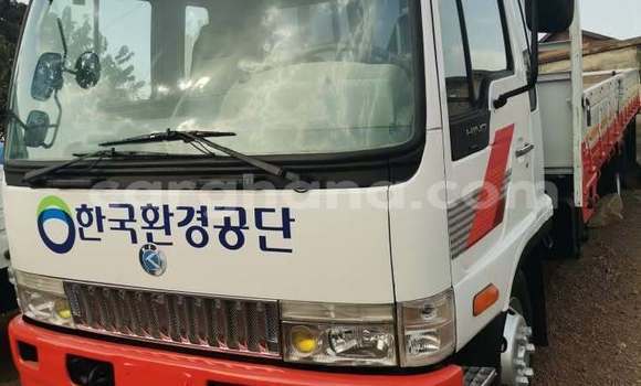 Buy Used Kia Retona White Car in Accra in Greater Accra