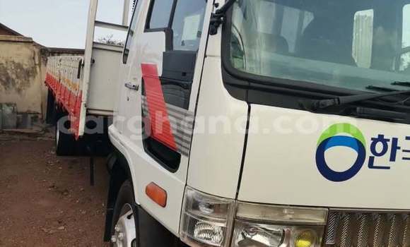 Buy Used Kia Retona White Car in Accra in Greater Accra Buy Used Kia Retona White Car in Accra in Greater Accra