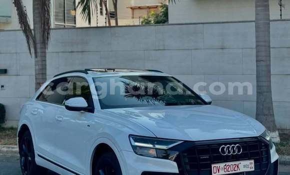 Sayi Na hannu Audi Q8 White Mota in Accra a Greater Accra