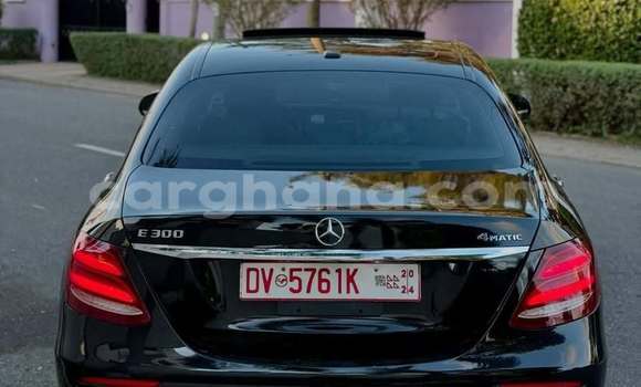 Ra Àlòkù Mercedes-Benz E-Classe Black Ọkọ̀ in Accra ni Greater Accra Ra Àlòkù Mercedes-Benz E-Classe Black Ọkọ̀ in Accra ni Greater Accra