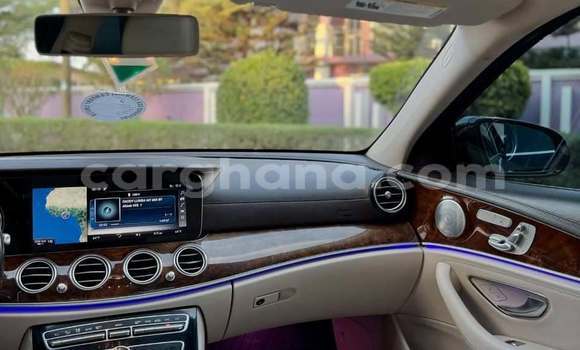 Ra Àlòkù Mercedes-Benz E-Classe Black Ọkọ̀ in Accra ni Greater Accra Ra Àlòkù Mercedes-Benz E-Classe Black Ọkọ̀ in Accra ni Greater Accra