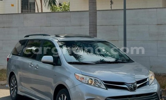 Sayi Na hannu Toyota Sienna Black Mota in Kumasi a Ashanti