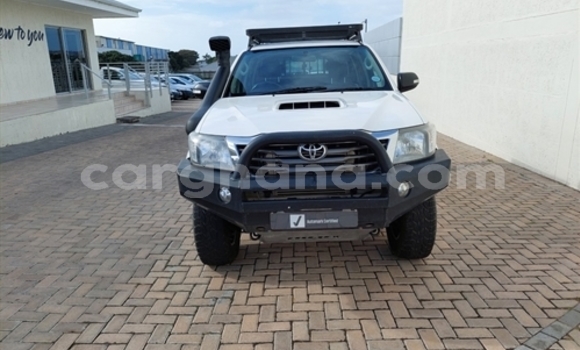 Buy Used Toyota Hilux White Car in Accra in Greater Accra Buy Used Toyota Hilux White Car in Accra in Greater Accra