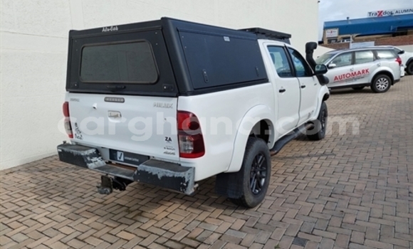 Buy Used Toyota Hilux White Car in Accra in Greater Accra Buy Used Toyota Hilux White Car in Accra in Greater Accra
