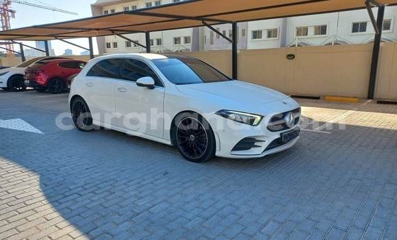 Ra Àlòkù Mercedes-Benz A200 funfun Ọkọ̀ in Accra ni Greater Accra Ra Àlòkù Mercedes-Benz A200 funfun Ọkọ̀ in Accra ni Greater Accra