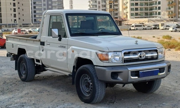 Ra Àlòkù Toyota Land Cruiser funfun Ọkọ̀ in Accra ni Greater Accra Ra Àlòkù Toyota Land Cruiser funfun Ọkọ̀ in Accra ni Greater Accra