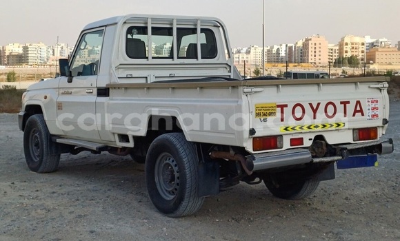 Ra Àlòkù Toyota Land Cruiser funfun Ọkọ̀ in Accra ni Greater Accra Ra Àlòkù Toyota Land Cruiser funfun Ọkọ̀ in Accra ni Greater Accra